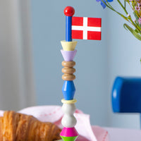 Tossi Table Flag, height 30 cm, with perhaps the most urban vibe and coolness.