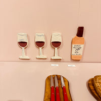 Keramisk vægkunst. Rødvins glas til at hænge på væggen. Vægophæng Vinglas, Wineglas wall art, ceramic wall hanging