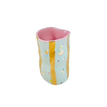 Krøllet lysegrøn vase med guld striber