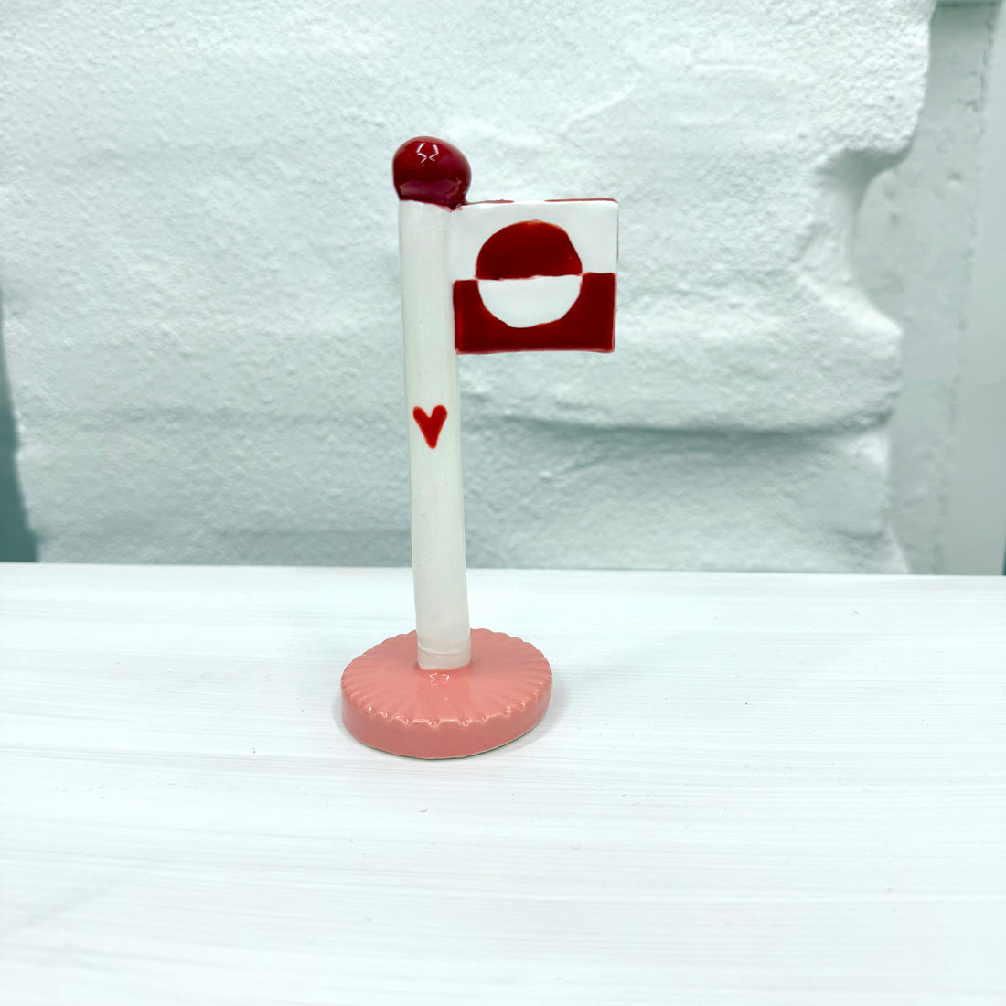 Dobbelt flag Grønlandsk/Dansk flag med rødt hjerte og rosa fod