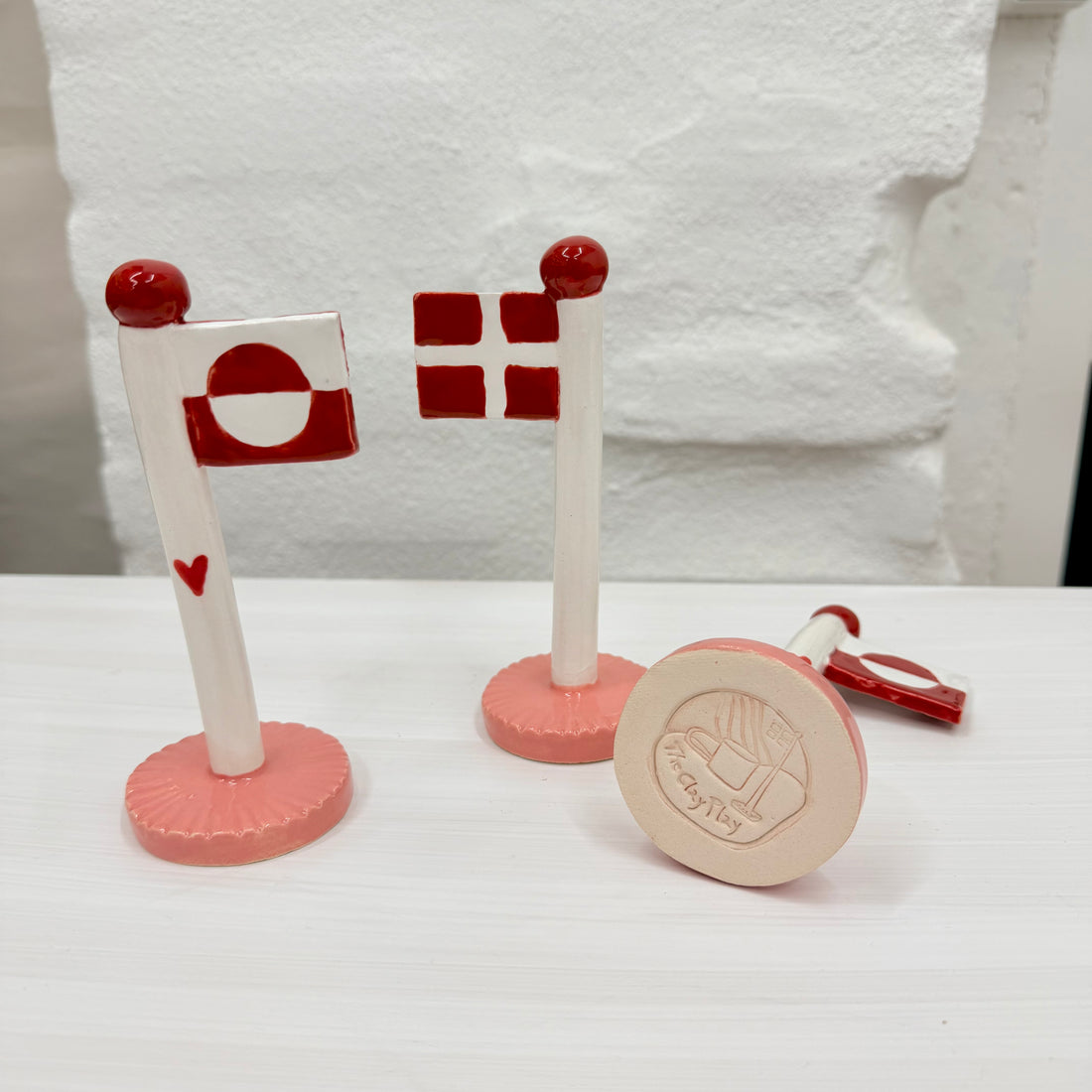 Dobbelt flag Grønlandsk/Dansk flag med rødt hjerte og rosa fod