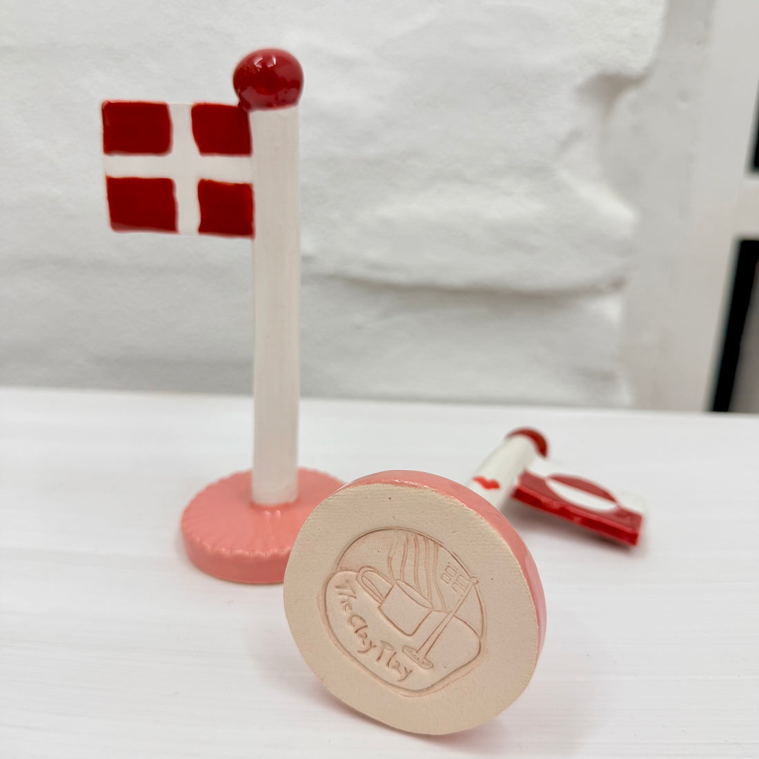 Dobbelt flag Grønlandsk/Dansk flag med rødt hjerte og rosa fod